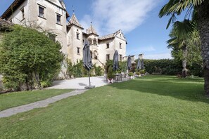 Property grounds - Country House 'Zinnenberg' with Mountain View, Private Terrace and Wi-Fi (Appiano sulla Strada del Vino)