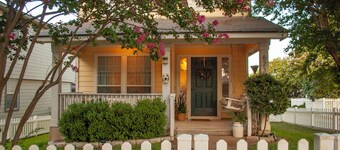 Family Pet Friendly 3-bedroom Vintage Inspired house in Kyle - Plum Creek