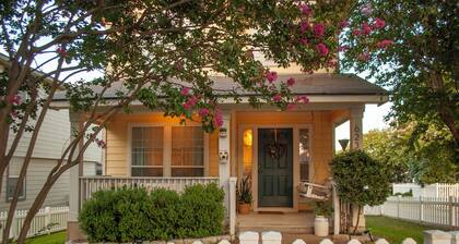 Family Pet Friendly 3-bedroom Vintage Inspired house in Kyle - Plum Creek