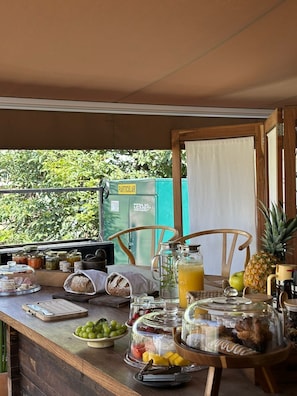 Desayuno continental gratuito y diario