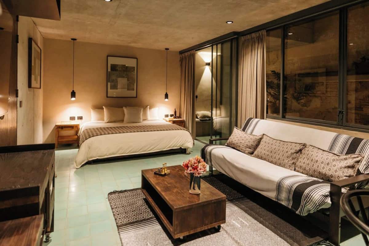 Junior Suite, Pets Allowed, Courtyard View | Desk, blackout drapes, iron/ironing board, free WiFi