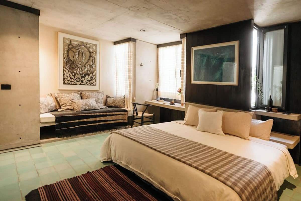 Deluxe Triple Room, Courtyard View | Desk, blackout drapes, iron/ironing board, free WiFi