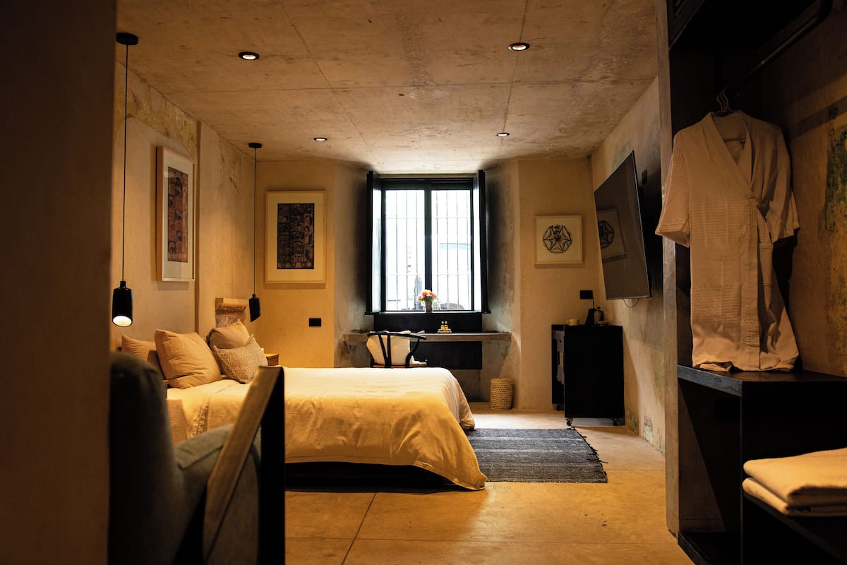 Standard Double Room | Desk, blackout drapes, iron/ironing board, free WiFi