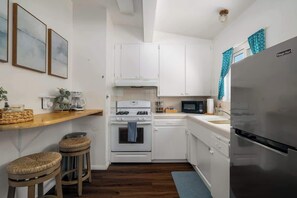 Frigorífic, microones, forn i placa de cuina 