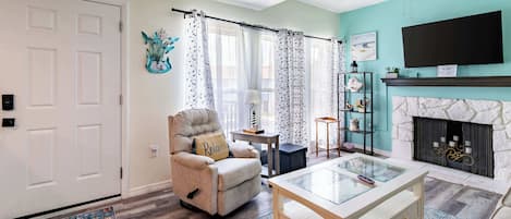 Smart TV, fireplace, books, offices