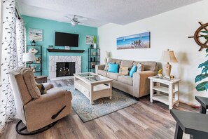 Smart-tv, pejs, bøger, kontorer