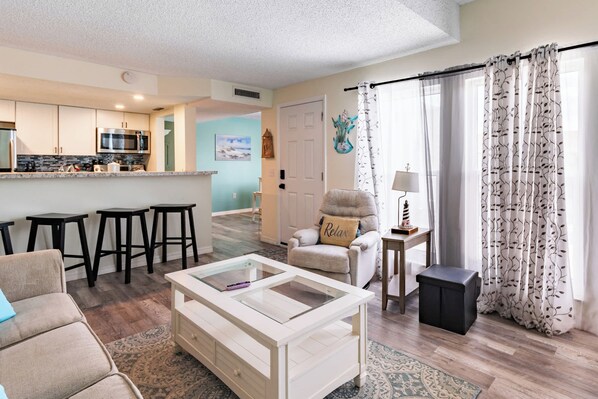 Smart TV, fireplace, books, offices