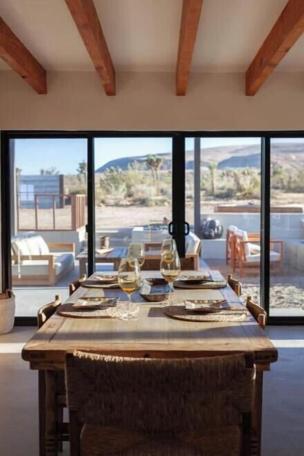 Dining - Private Designer Desert Retreat • 5 Acres • Hot Tub• Plunge Pool • Stars (Yucca Valley)