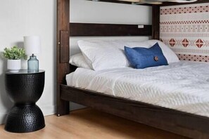 2 bedrooms, desk, iron/ironing board, WiFi