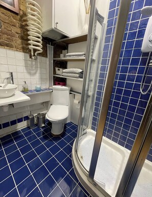Hair dryer, towels, toilet paper - Central London Loft Studio near UCL, LSE, Kings (London)