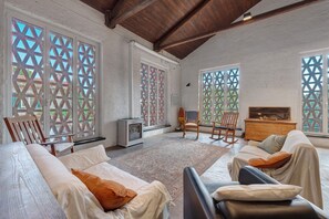 Ping pong - 'Double Room 2' with Mountain View and Shared Garden (Castiglione Chiavarese)