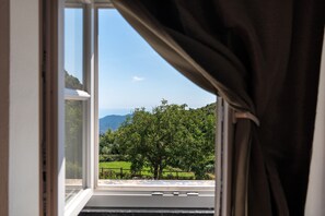 Interior - 'Double Room 2' with Mountain View and Shared Garden (Castiglione Chiavarese)