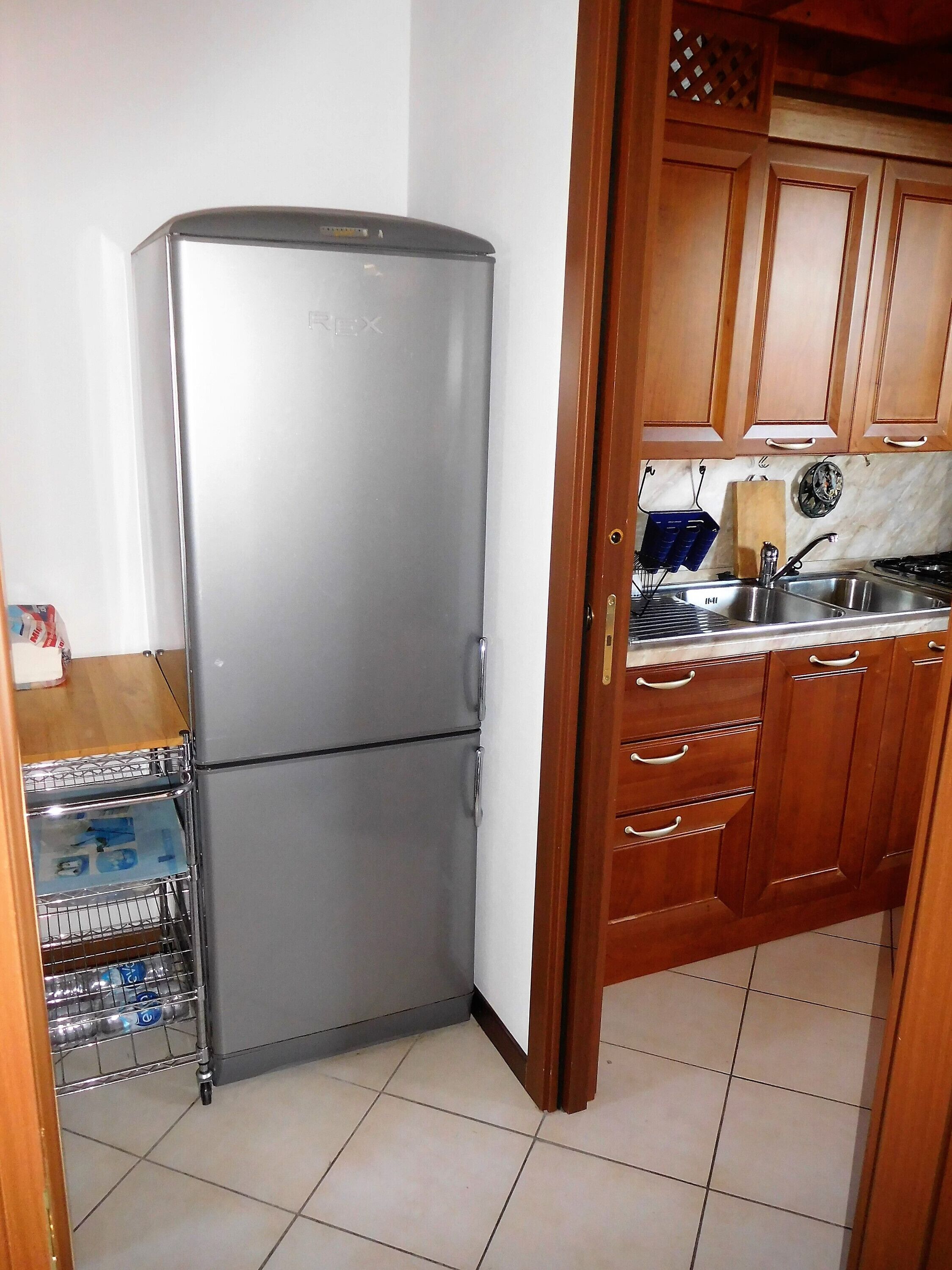 Kühlschrank, Ofen, Herdplatte, Wasserkocher