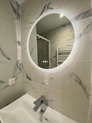 Shower, hair dryer, towels, toilet paper