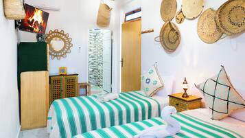 Suite, 1 Bedroom | Free cribs/infant beds, free WiFi, bed sheets