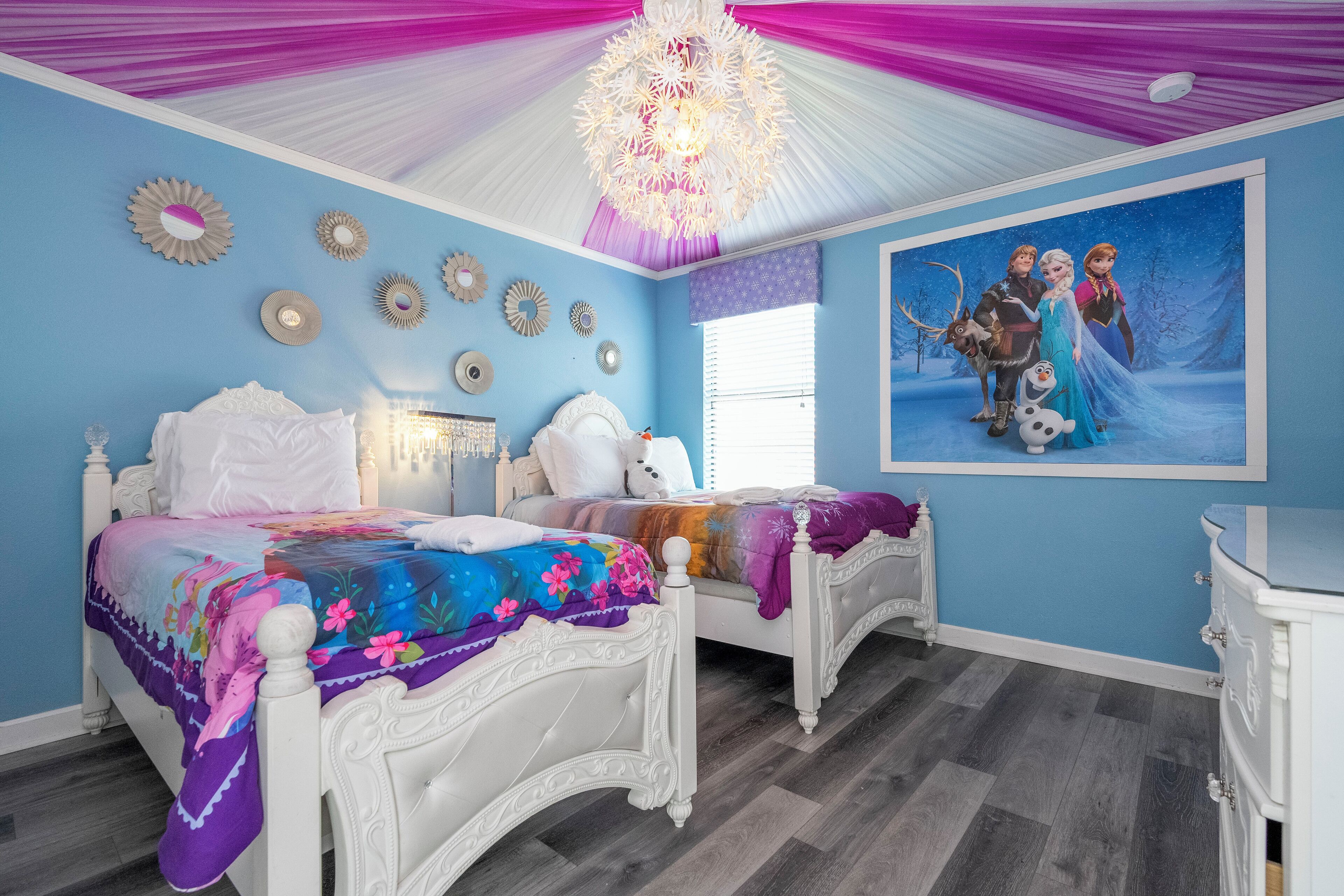 8 bedrooms, iron/ironing board, WiFi (free), bed sheets