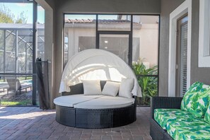 TV, fotballspill og bøker