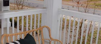 Soothing 2-bedroom apartment with AC in Evansville