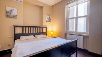 3 bedrooms, iron/ironing board, free WiFi, bed sheets