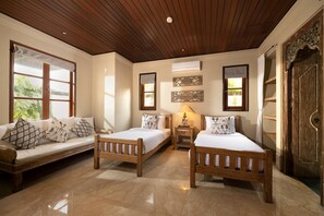 3 bedrooms, in-room safe, iron/ironing board, free WiFi