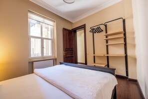 3 bedrooms, iron/ironing board, Internet, bed sheets