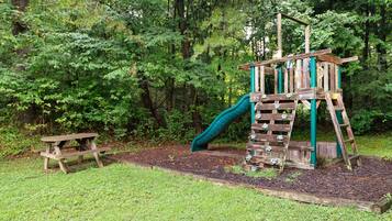 Área de juegos infantiles al aire libre