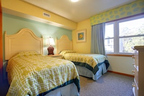 2 bedrooms, iron/ironing board, free WiFi, bed sheets - 2BR Condo w/ Indoor Pool + Beach Access (Duck)
