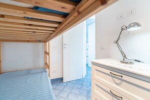 2 chambres, fer et planche à repasser, draps fournis