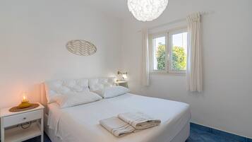 2 habitaciones, tabla de planchar con plancha y ropa de cama