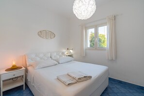 2 bedrooms, iron/ironing board, bed sheets