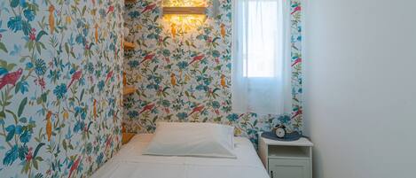 2 bedrooms, iron/ironing board, bed sheets