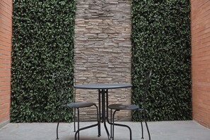 Outdoor dining - Marsellesa 1 By Del Mar (Guadalajara)