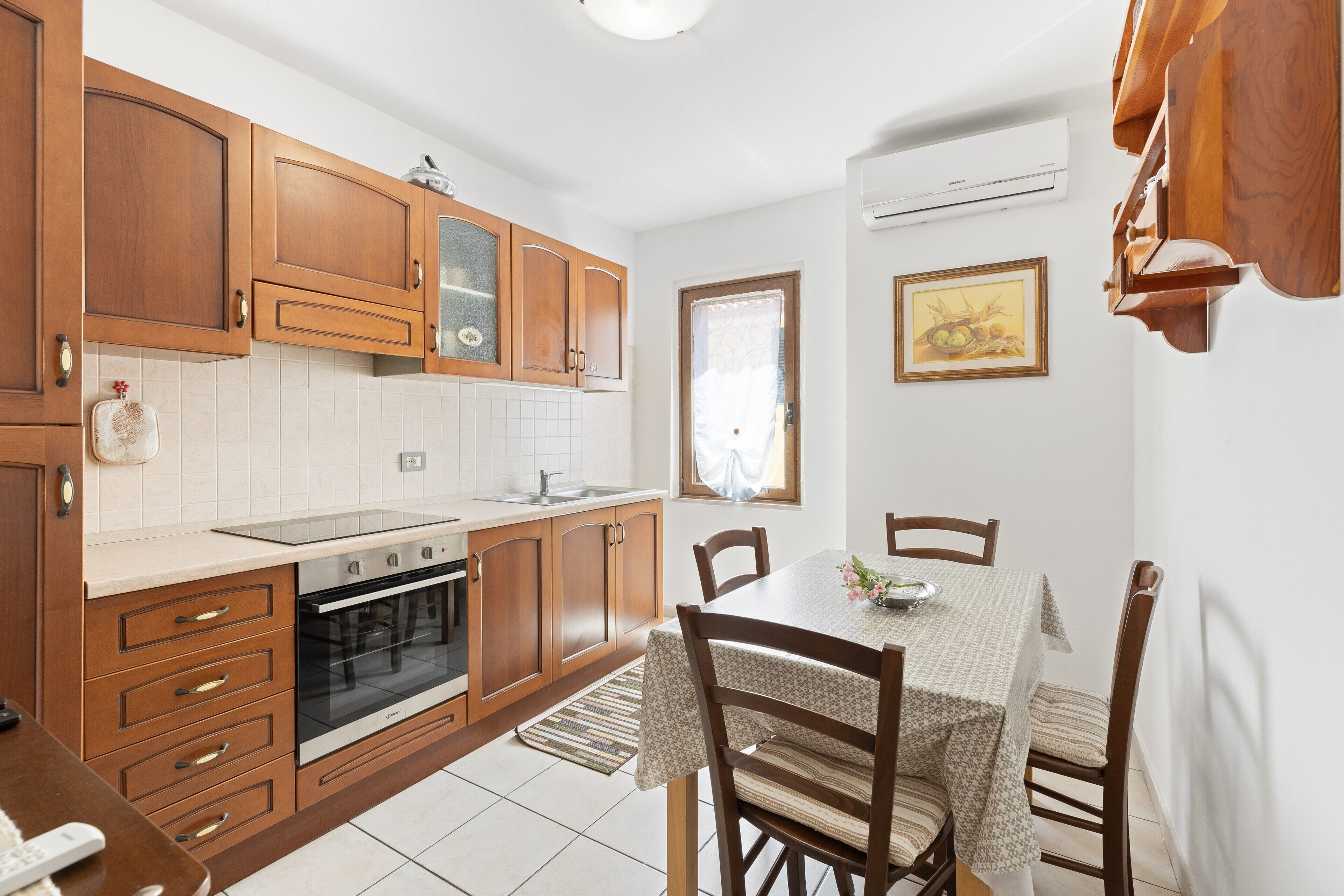 Fridge, oven, stovetop, cookware/dishes/utensils