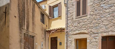 تفاصيل الفندق من الخارج