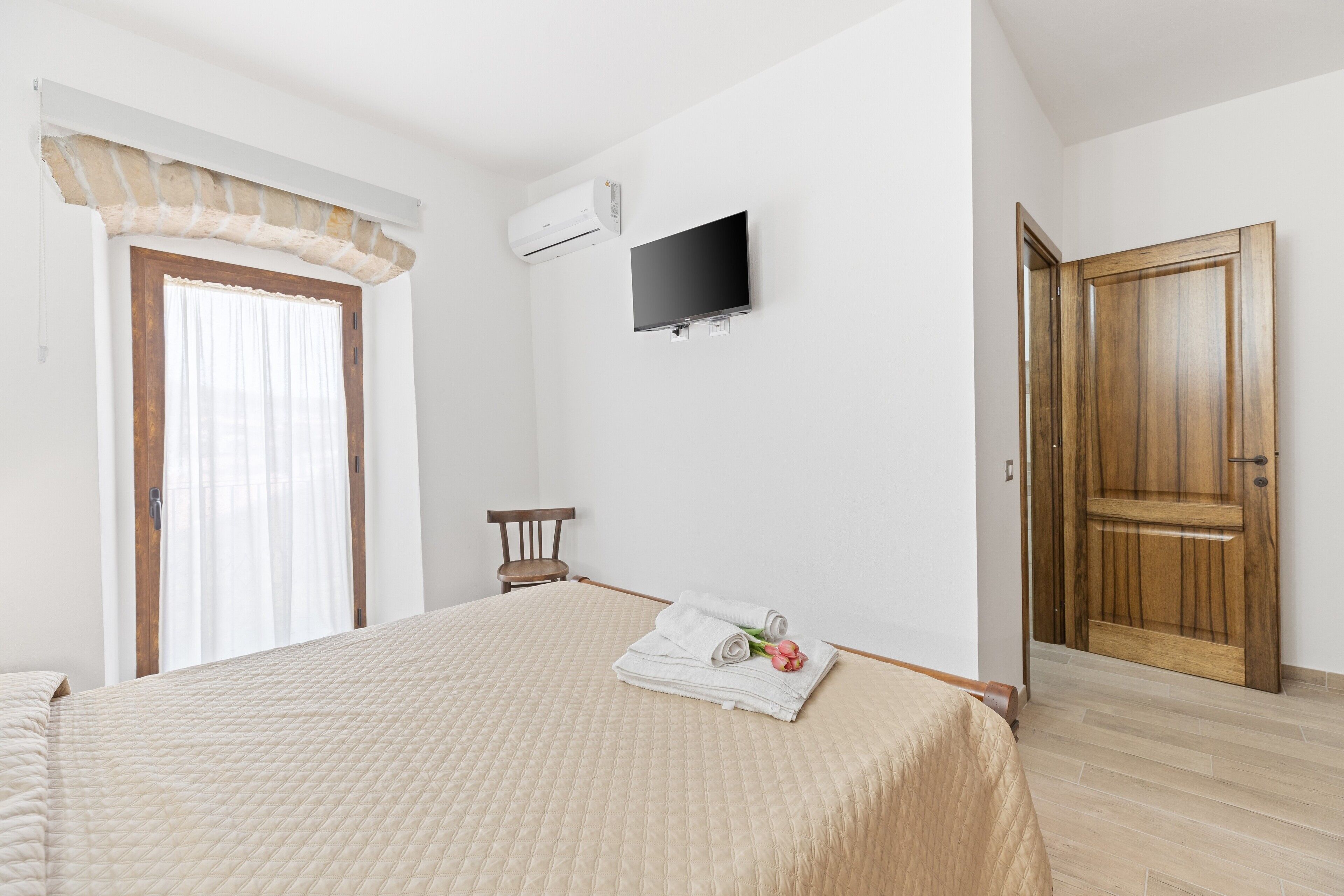 1 camera, Wi-Fi, lenzuola