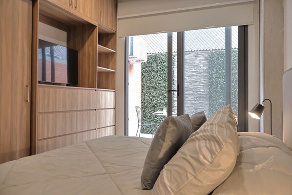 1 多间卧室、上网接入、床单