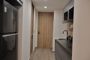 冰箱、微波炉、茶具/咖啡用具