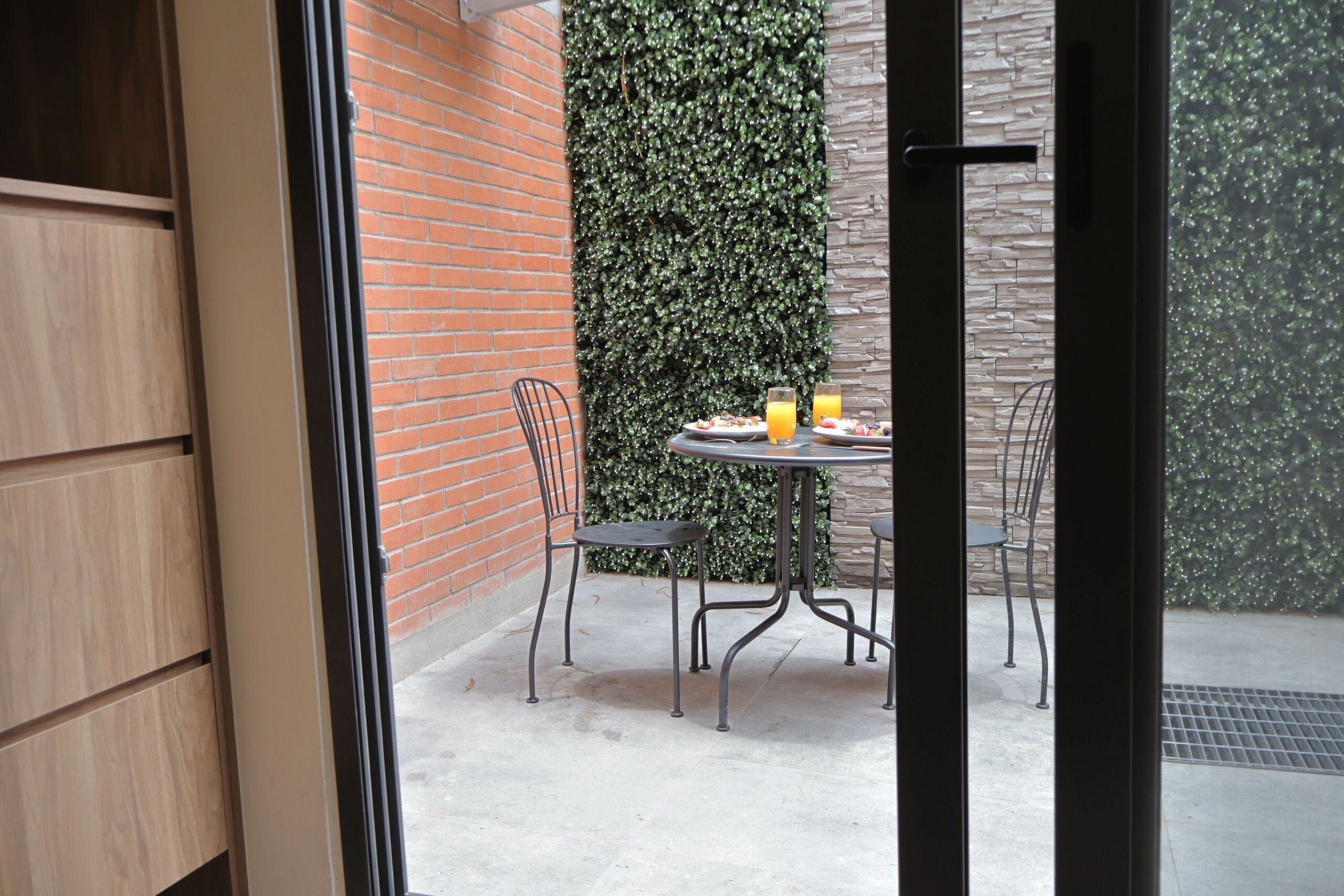 屋外ダイニングエリア