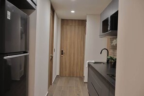 Réfrigérateur, micro-ondes, cafetière/bouilloire