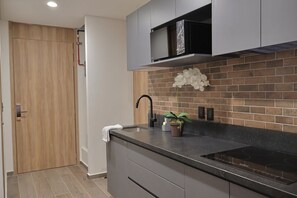 冰箱、微波炉、茶具/咖啡用具