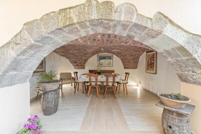 Room 'Clio' with shared terrace, Wi-Fi and air conditioning