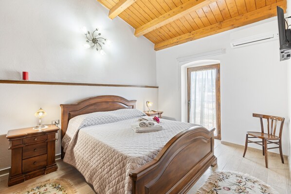 2 bedrooms, WiFi, bed sheets