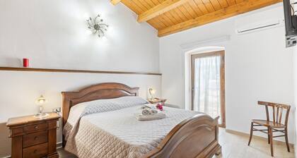 Apartment 'Erato' mit Meerblick, WLAN und Klimaanlage