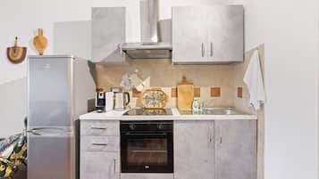 Geladeira, fogão, cooktop, cafeteira/chaleira