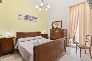 1 bedroom, WiFi, bed sheets - Room 'Euterpe' with shared terrace, Wi-Fi and air conditioning (Scano di Montiferro)