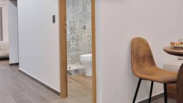 Dusche, HandtĂŒcher, Shampoo