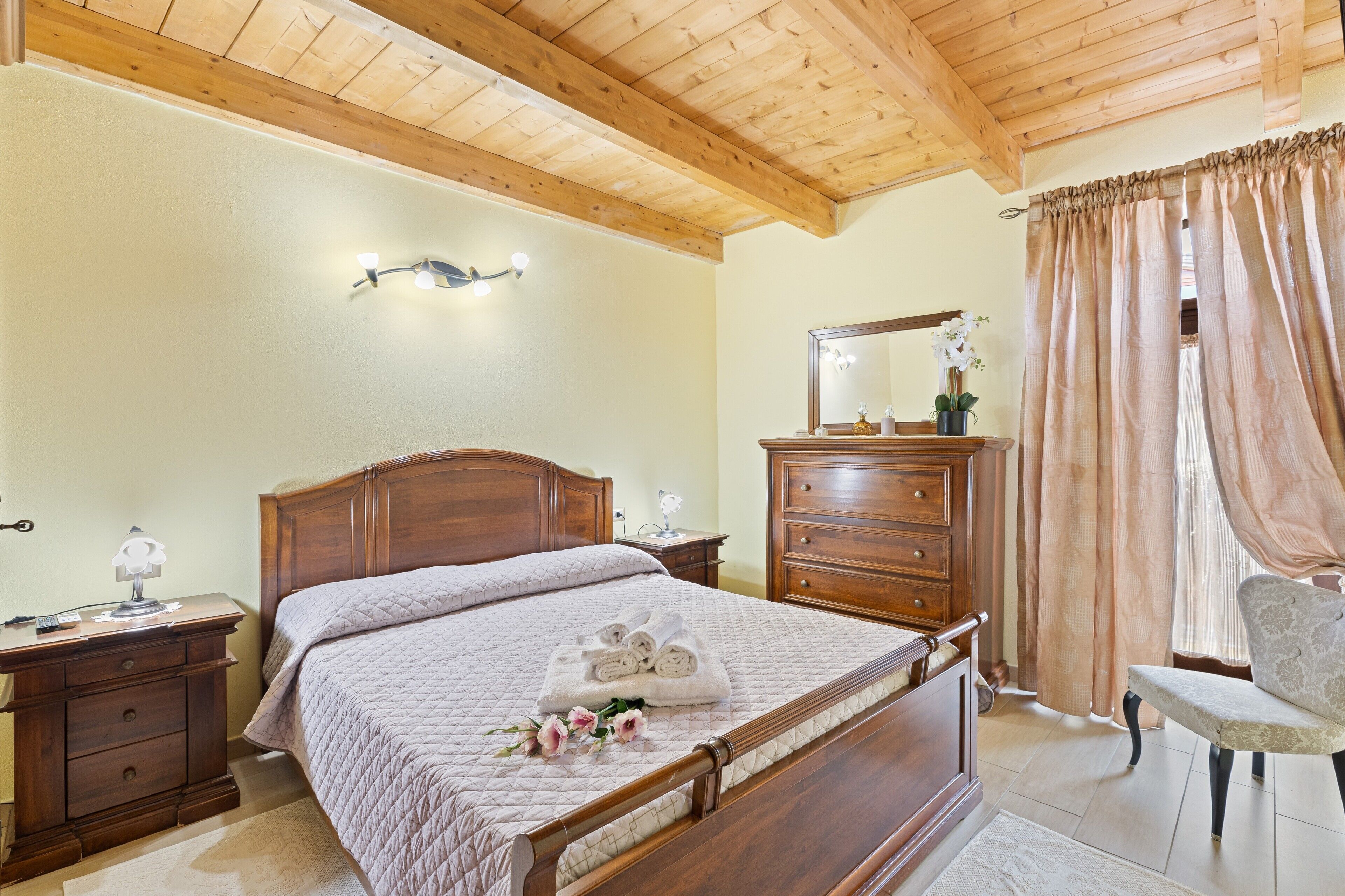 1 camera, Wi-Fi, lenzuola