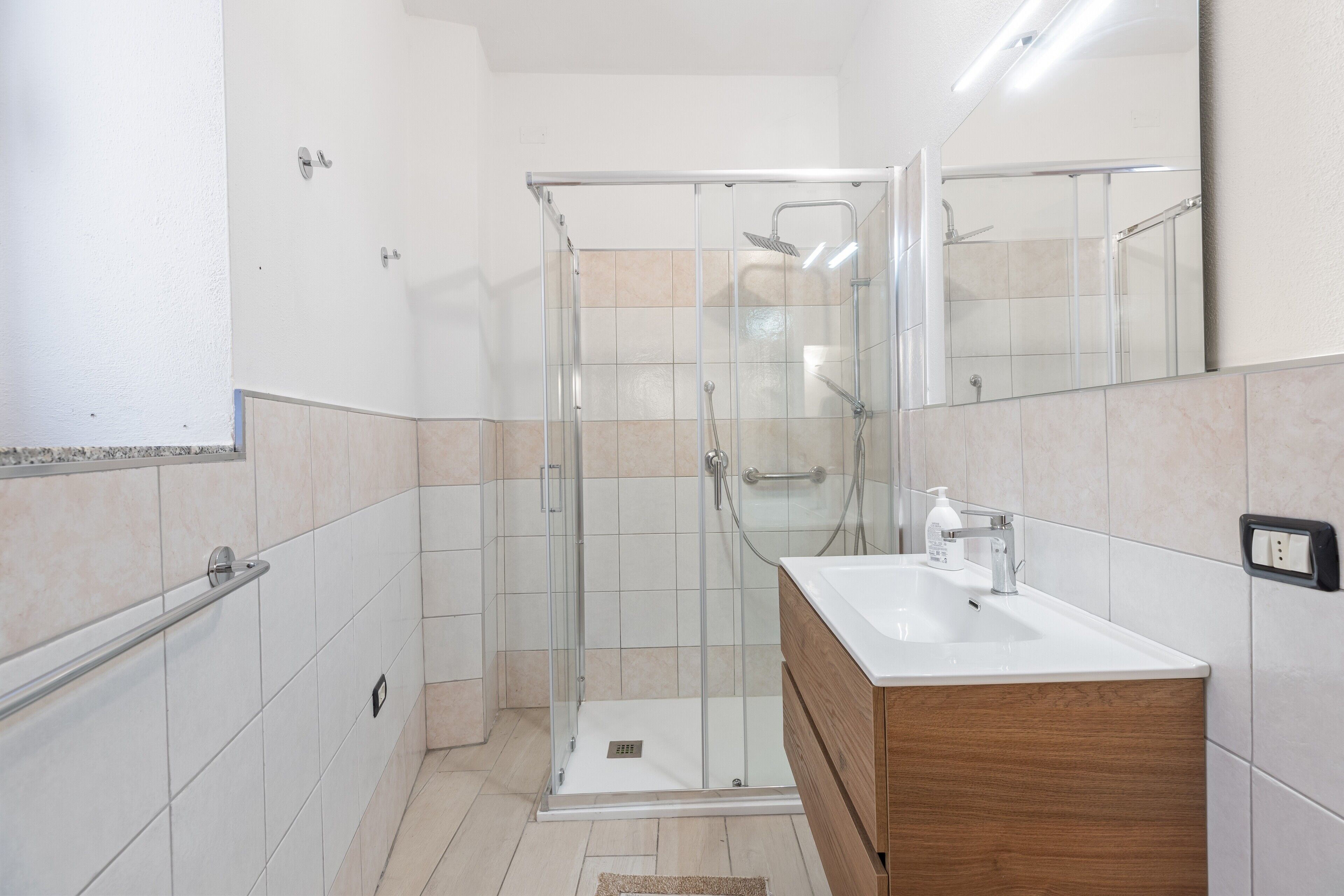 Dusche, Haartrockner, Handtücher