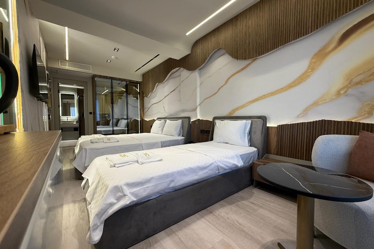 In-room safe, desk, soundproofing, free WiFi