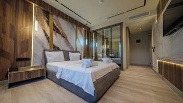 Classic Double Room, Balcony, City View | Egyptian cotton sheets, premium bedding, minibar, in-room safe